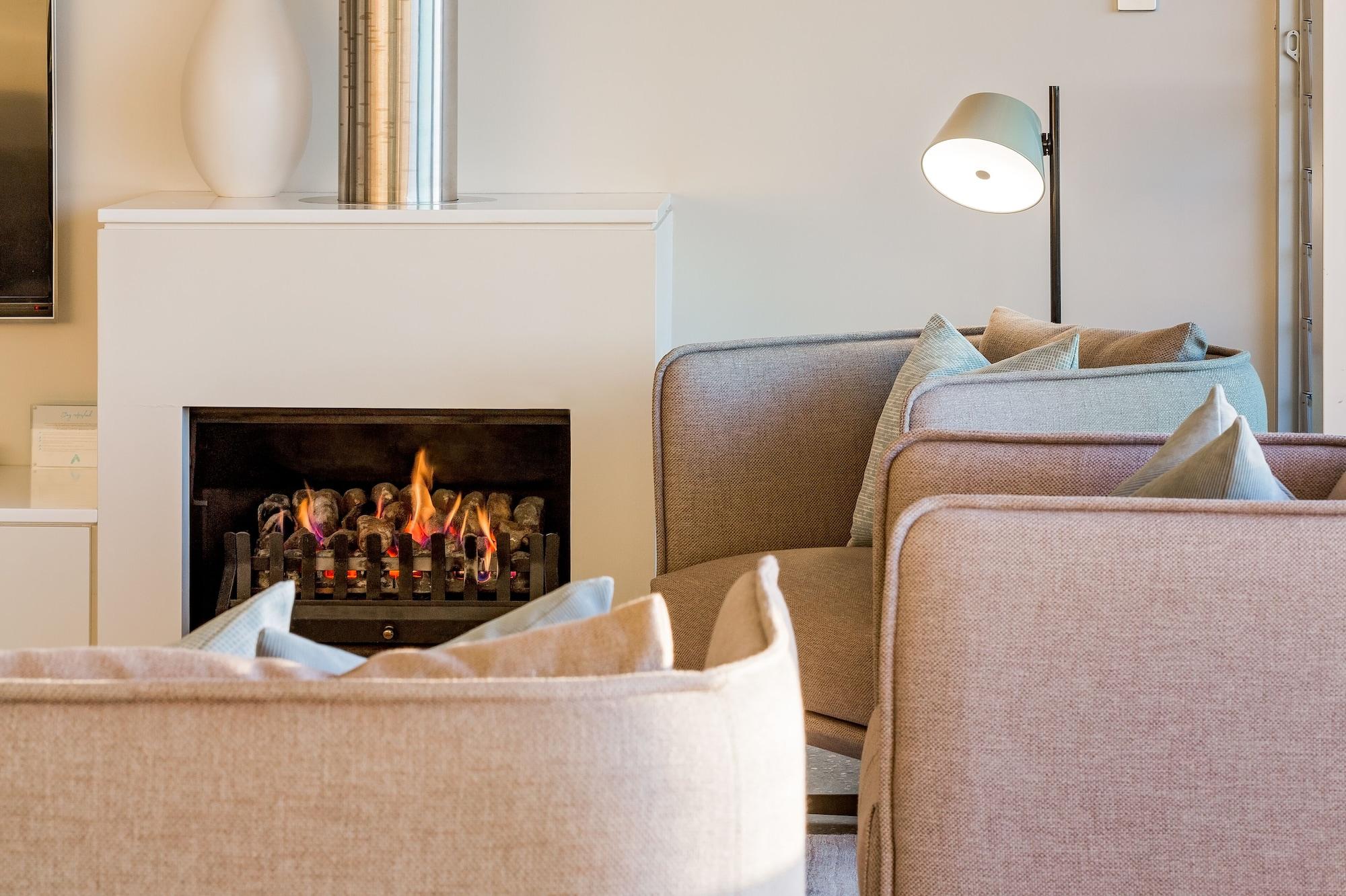 Smiths Beach Resort Yallingup Εξωτερικό φωτογραφία A fireplace in a home
