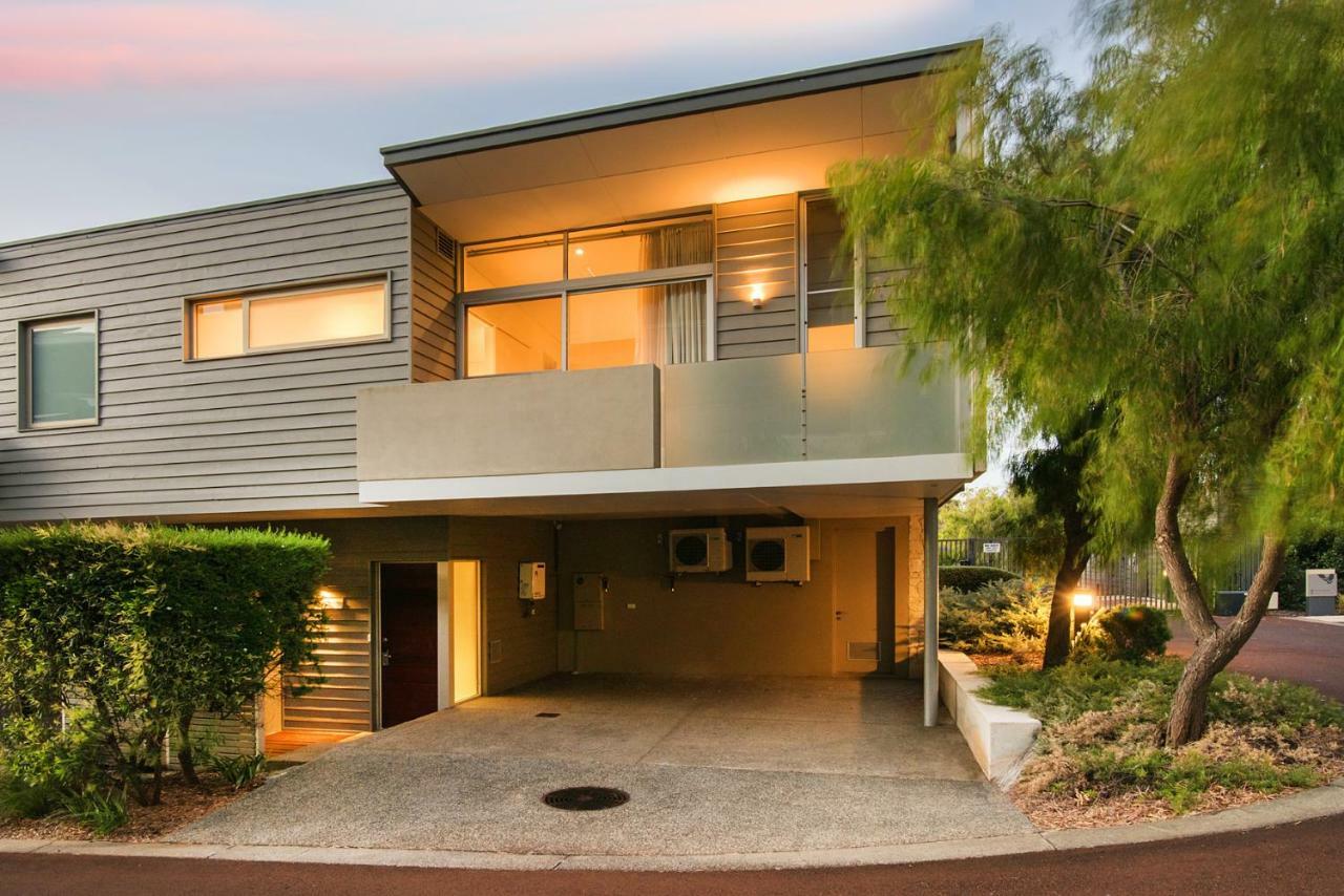 Smiths Beach Resort Yallingup Εξωτερικό φωτογραφία A modern house in the suburb of Toorak, Melbourne, Australia